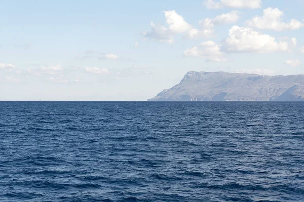 O mar e as montanhas de Creta . — Fotografia de Stock