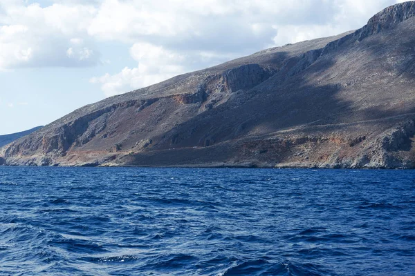De zee en de bergen van Kreta. — Stockfoto