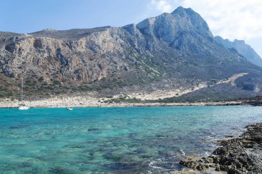 Bay Balos, üç denizler izdiham görünümlerini.