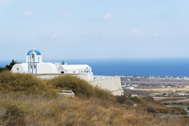 Yunanistan. Cyclades Adaları. Güneşli bir günde Santorini.