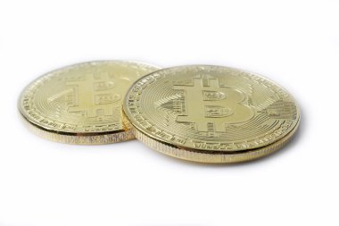 İki bitcoins - altın beyaz arka plan üzerinde izole