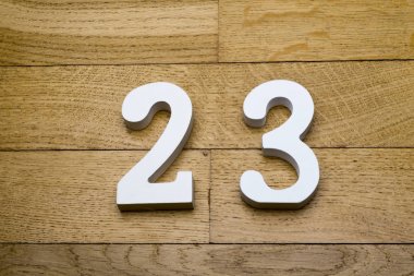 Şekil 23, ahşap parke zemin üzerinde.