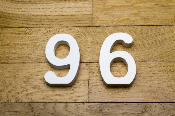 Nomor sembilan puluh enam pada kayu, lantai parket . — Stok Foto
