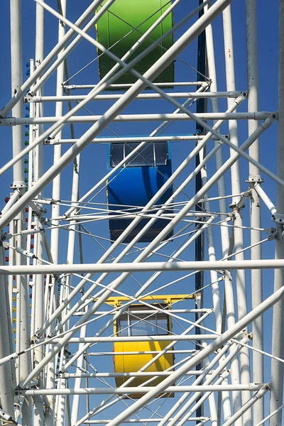 Hütten des Riesenrads im Freizeitpark. — Stockfoto