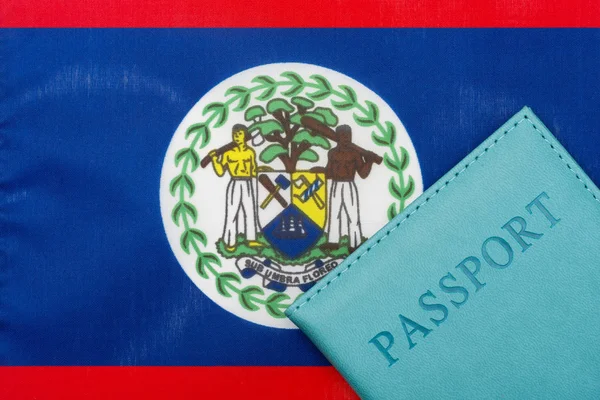 在伯利兹国旗的背景下是一本护照. — 图库照片
