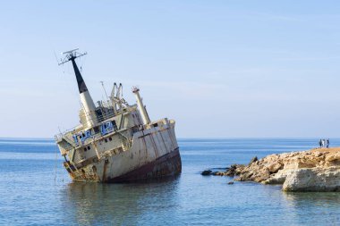Kapalı Kıbrıs sahil shipwrecked terkedilmiş gemi