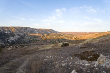 Kıbrıs Rum Kesimi 'nin Avakas Boğazı yakınlarındaki manzarası. Vahşi doğa.