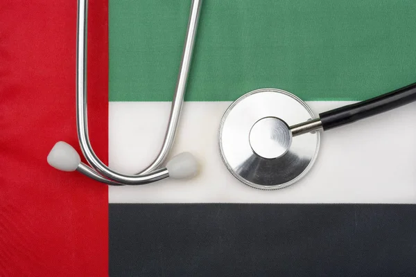 Флаг ОАЭ ОАЭ и стетоскоп. Концепция медицины . — стоковое фото