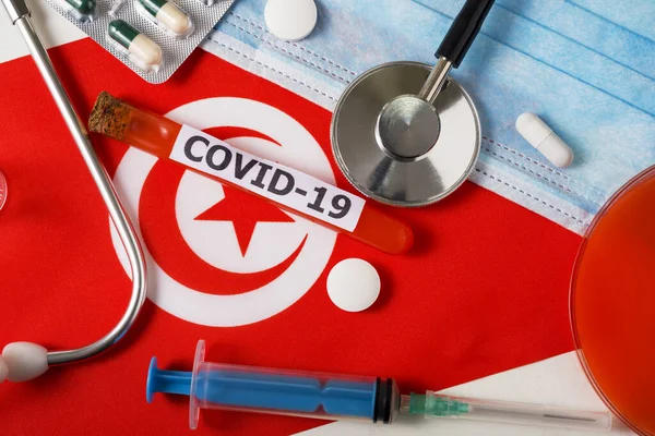 Coronavirus Konceptet Covid Ovanifrån Skyddande Andningsmask Stetoskop Spruta Piller Flaggan — Stockfoto