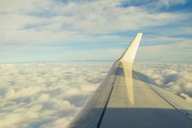 Uçak kanadı sunrise ışık parlama ile