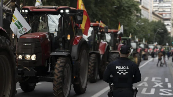 2020年2月21日スペイン ムルシア州スペイン全土の農家が市内へ出向きます ムルシア市は多くのトラクターで封鎖されている 生活賃金の表示 — ストック写真
