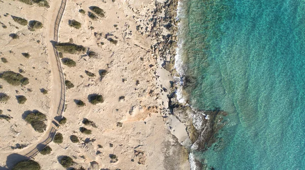 Turquoise Zee Strand Met Rotsen Vegetatie Vanuit Vogelperspectief Het Eiland — Stockfoto