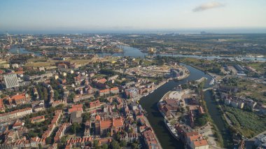 Gdansk, Polonya. Motlawa Nehri kıyısında gökyüzü çizgisi