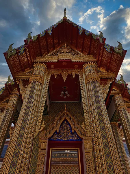 Hermosa Entrada Dorada Ornamentada Del Templo Ratchabophit Bangkok Tailandia — Foto de Stock