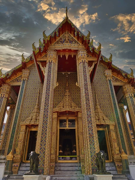 Vacker Gyllene Och Utsmyckad Entré Till Ratchabophit Templet Bangkok Thailand — Stockfoto