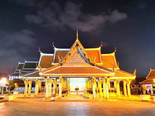 Hermosa Vista Nocturna Del Templo Ratchanaddaram Bangkok Tailandia —  Fotos de Stock