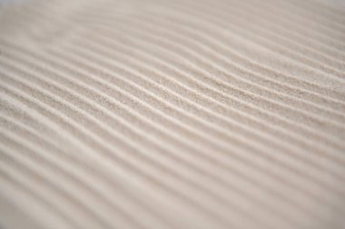 Kum havuzu seçici odak noktasında doğal kum üzerine çizim