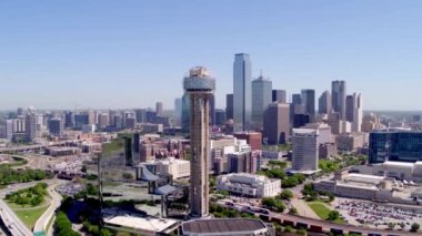 Buluşma kulesiyle Dallas Skyline