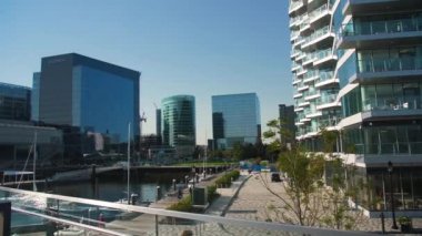 Boston şehir merkezinde, gökdelenlerin yanında.