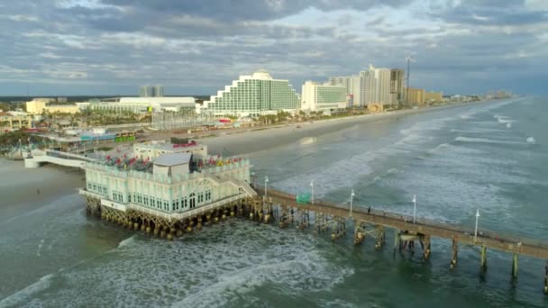 Aerial Drone Shot Daytona Beach Amusement Pier Ocean — Stockvideo