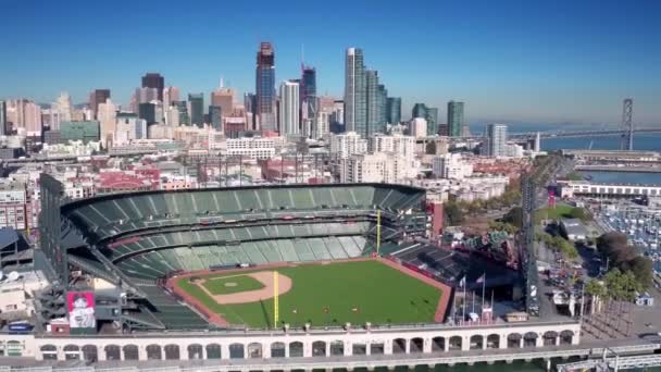 Antenn Utsikt Över San Francisco Baseball Stadion Och Staden Skyline — Stockvideo