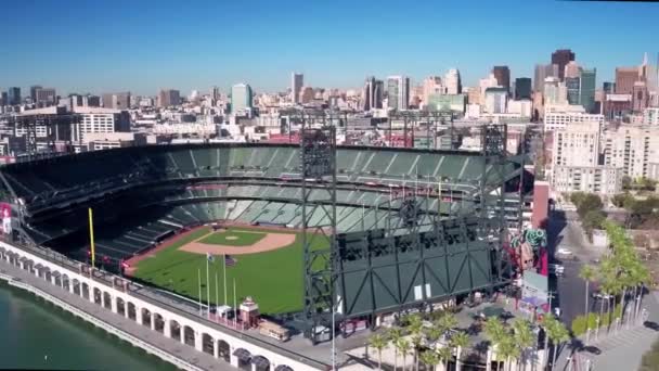 サンフランシスコ野球場とシティスカイラインの空中ビュー — ストック動画