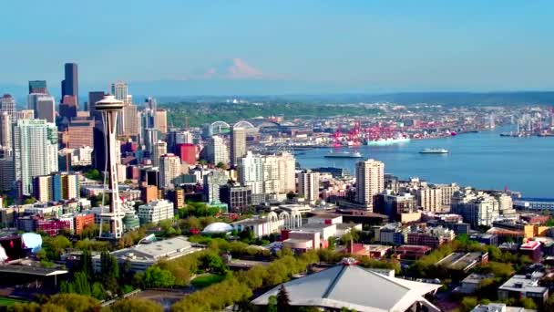 Luftaufnahme Von Seattle Mit Mount Rainier Hintergrund — Stockvideo