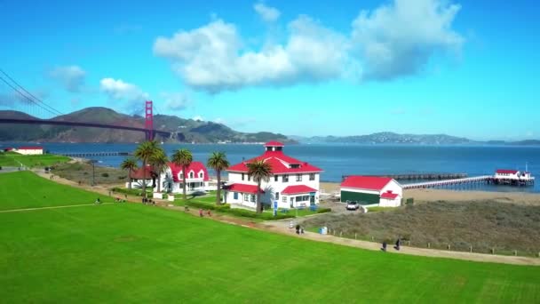 Vista Aérea Sobre Parque Lado Ponte Golden Gate Baía São — Vídeo de Stock