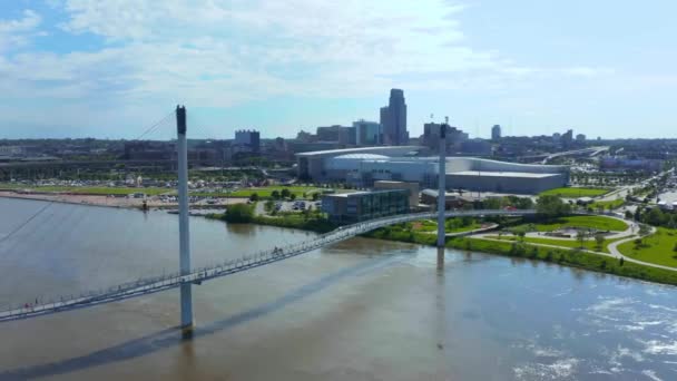 Bob Kerrey Puente Peatonal Omaha Nebraska Dron Aéreo — Vídeo de stock