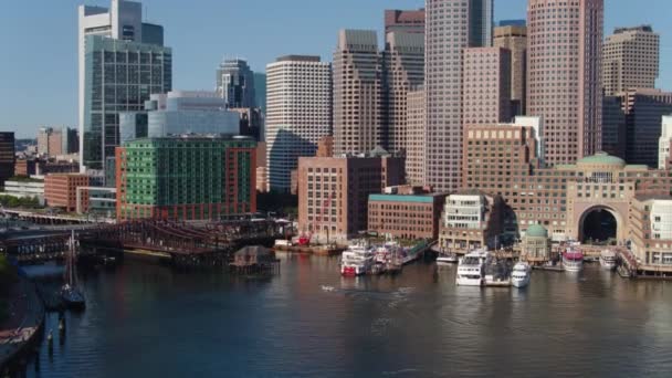 Boston City Harbor Skyline Aéreo Drone Boats Arquitectura — Vídeo de stock