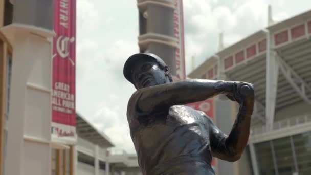青铜雕像伟大的美国棒球场 — 图库视频影像