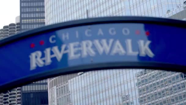 Chicago Riverwalk Sign Landscape — Stock Video