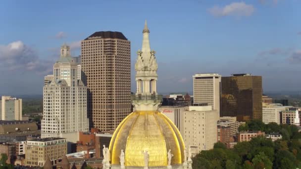 Close Hartford Connecticut Estado Capitólio Edifício Cúpula Skyline Drone Aéreo — Vídeo de Stock