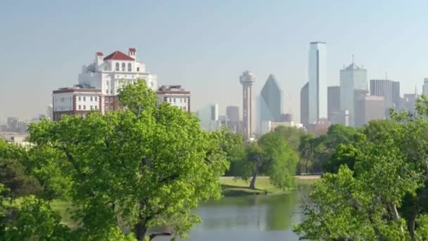 Dallas Skyline Través Los Árboles — Vídeos de Stock