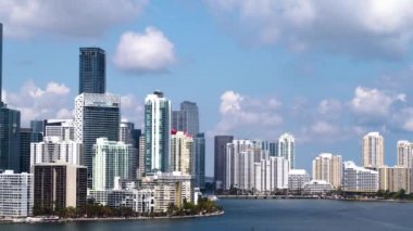 Miami şehir merkezinde hava aracı ile gökdelenler 