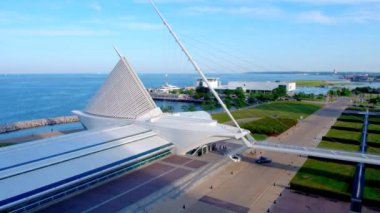 İnsansız hava aracı Milwaukee Sanat Müzesini vurdu.