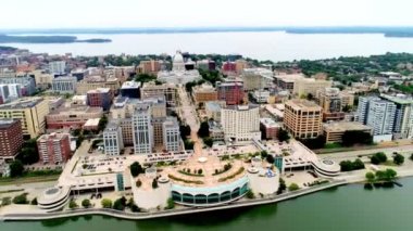Madison Wisconsin 'in insansız hava aracı görüntüsü.