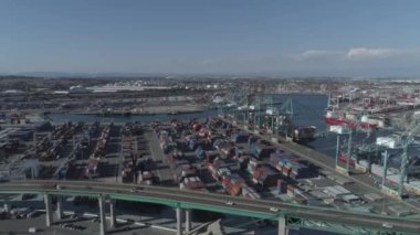 Hava aracıyla Long Beach Nakliye Tersanesi 