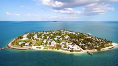 Tropikal adada lüks evler 