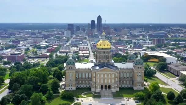 Drone Shot Des Moines Iowa Capital Del Estado Día Día — Vídeo de stock