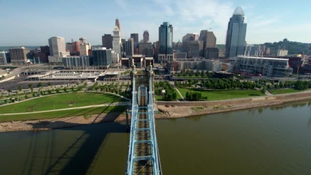 Drone Shot Cincincinatti Skyline Ohio River — Vídeo de Stock