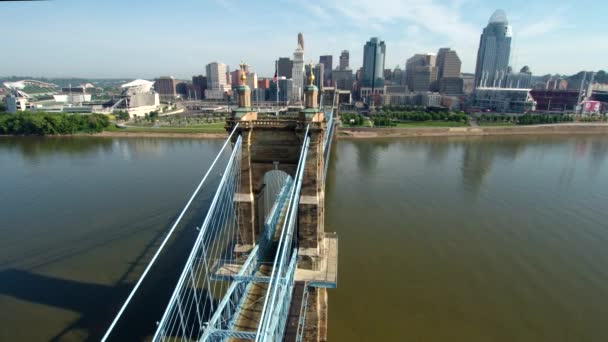 Drone Shot Cincinatti Skyline Roebling Bridge Ohio River — Stock Video