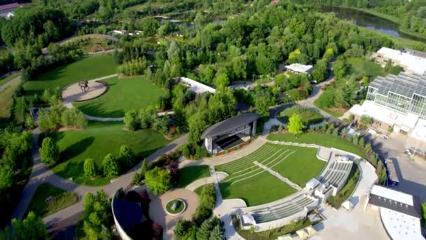 Drone shot of grand rapids amphitheater frederik meijer gardens — Stock Footage Drone Shot Grand Rapids Amphitheater Frederik Meijer Gardens Royalty Free Stock Video