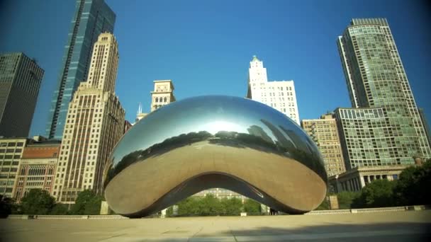 Iconic Cloud Gate Downtown Chicago — Stock Video