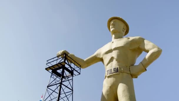 Золотий Бурильник Олія Людина Статуя Тюльса — стокове відео