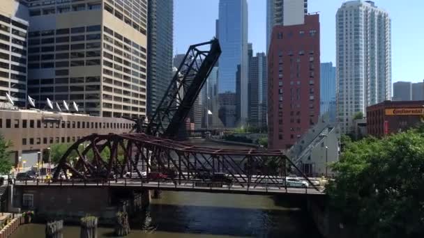 Γέφυρα Της Οδού Κίνζι Στο Κέντρο Του Σικάγο — Αρχείο Βίντεο