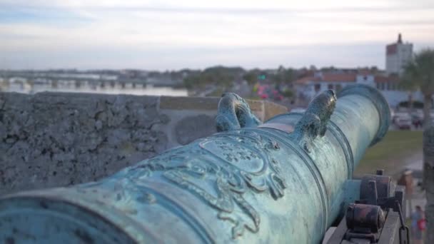 Blick Auf Antike Kanonen Aus Nächster Nähe Militärstützpunkt — Stockvideo