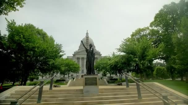 Madison Capitol Byggnad Yttre Staty — Stockvideo