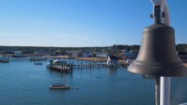 Cloche Métallique Sur Pont Bateau Pêche Navire Commercial Dans Port — Video