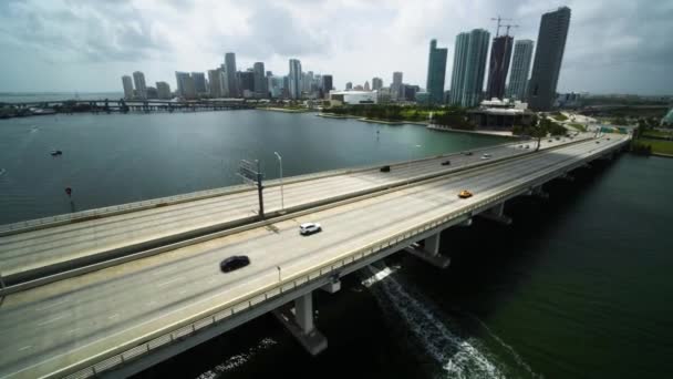 Мост Майами Центром Майами Заднем Плане Воздушном Беспилотнике — стоковое видео